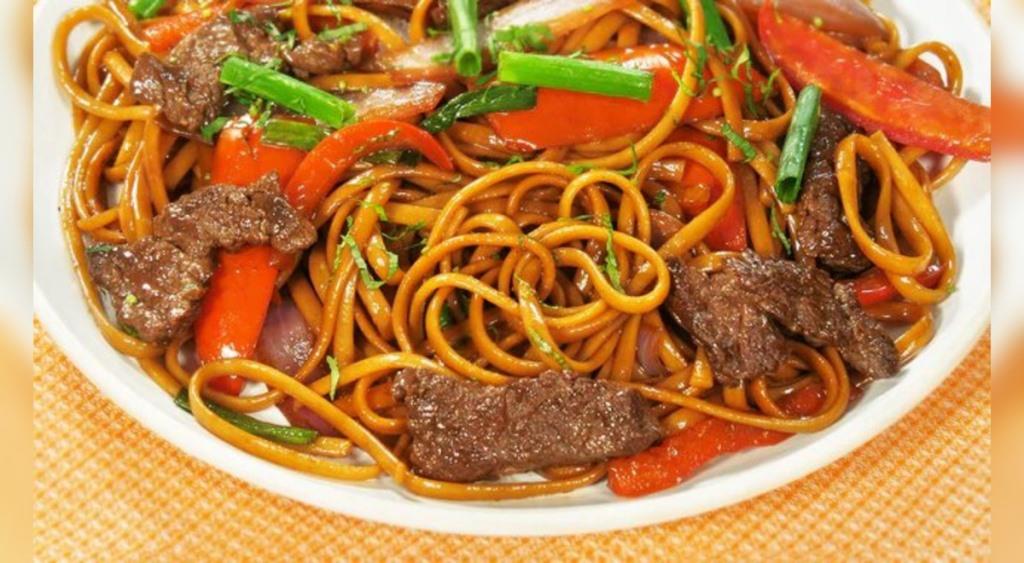 Tallarín saltado